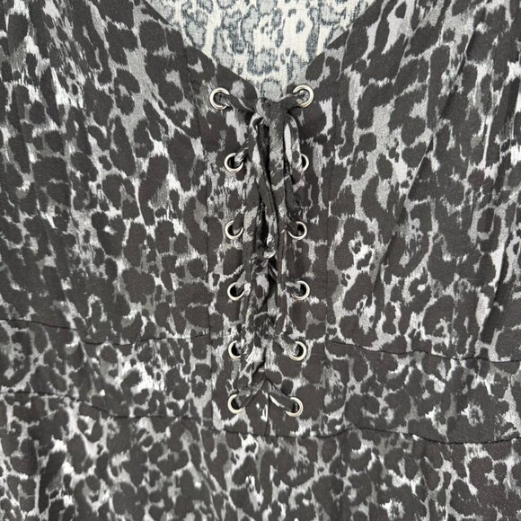 Torrid Womens Lace Up‎ Top Size 2x Lightweight Stretch Empire Waist Leopard - Picture 5 of 7